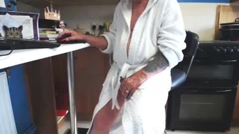 Snapshot of honeymaster290 chatting on 10-14-25, 01:56 honeymaster290 online show from 10-14-25, 01:56