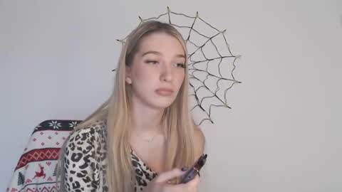 honeyveil online show from 10-31-25, 01:34