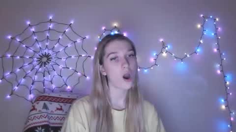 honeyveil online show from 12-03-25, 09:02