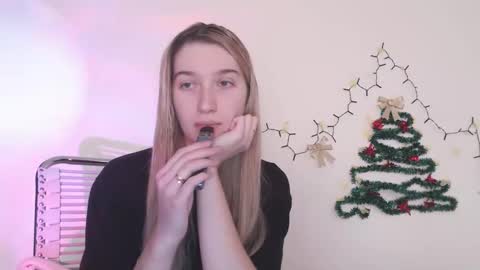 honeyveil online show from 02-03-26, 12:21