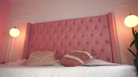 Honey Moon  Help me to reach 100 thumbs up online show from 03-05-26, 07:32