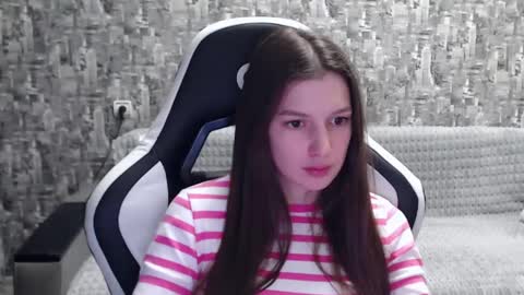 Snapshot of honeyynancyy chatting on 12-03-24, 01:54 Nancy online show from 12-03-24, 01:54