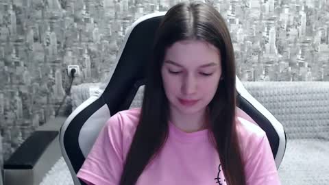 Snapshot of honeyynancyy chatting on 12-16-24, 12:06 Nancy online show from 12-16-24, 12:06