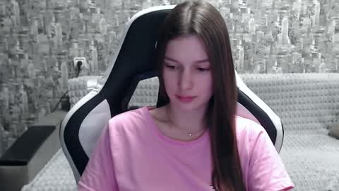 Snapshot of honeyynancyy chatting on 12-25-24, 02:13 Nancy online show from 12-25-24, 02:13