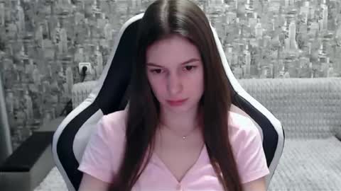 Snapshot of honeyynancyy chatting on 02-11-25, 11:43 Nancy online show from 02-11-25, 11:43