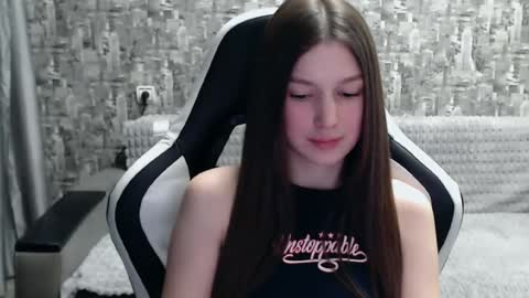 Snapshot of honeyynancyy chatting on 02-25-25, 03:49 Nancy online show from 02-25-25, 03:49