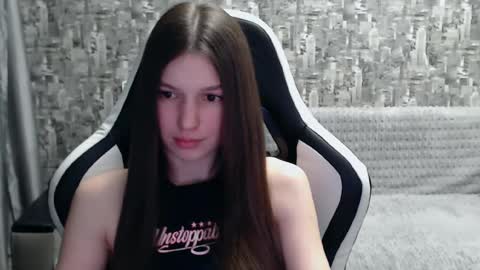 Snapshot of honeyynancyy chatting on 02-25-25, 06:53 Nancy online show from 02-25-25, 06:53