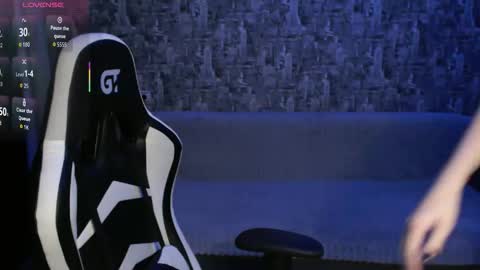 Snapshot of honeyynancyy chatting on 10-19-25, 10:16 Nancy online show from 10-19-25, 10:16