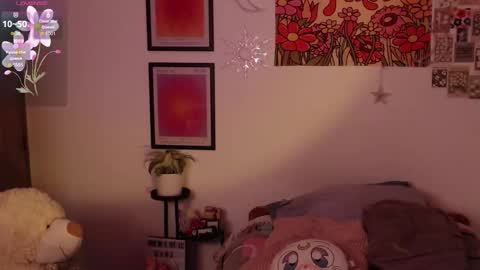 Snapshot of honeyypeaach chatting on 09-24-25, 10:35    online show from 09-24-25, 10:35