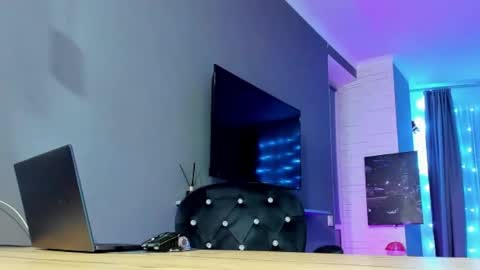 Snapshot of hooot_blonde777 chatting on 02-17-25, 12:43 hooot_blonde777 online show from 02-17-25, 12:43