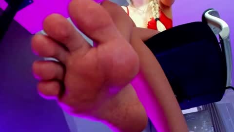 Snapshot of hooot_blonde777 chatting on 02-20-25, 11:32 hooot_blonde777 online show from 02-20-25, 11:32