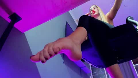 Snapshot of hooot_blonde777 chatting on 10-03-25, 11:46 hooot_blonde777 online show from 10-03-25, 11:46