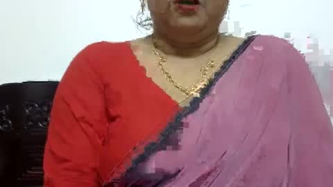 Snapshot of horneydesibabe chatting on 12-24-24, 06:17 horneydesibabe online show from 12-24-24, 06:17