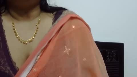 Snapshot of horneydesibabe chatting on 12-27-24, 03:26 horneydesibabe online show from 12-27-24, 03:26