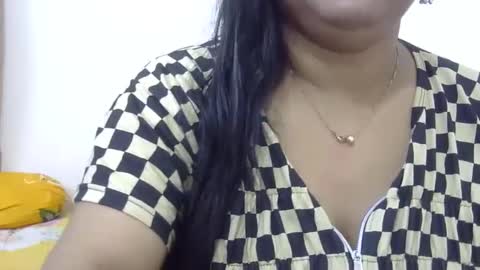 Snapshot of horneydesibabe chatting on 01-11-25, 08:33 horneydesibabe online show from 01-11-25, 08:33