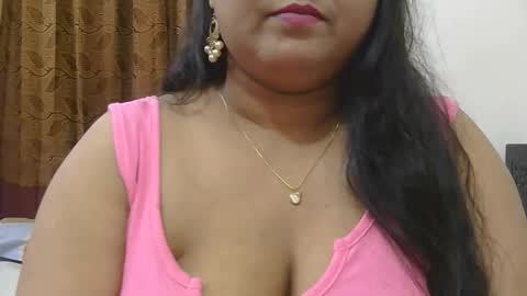 Snapshot of horneydesibabe chatting on 10-10-25, 01:43 horneydesibabe online show from 10-10-25, 01:43