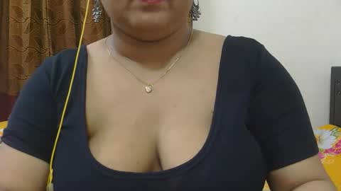 Snapshot of horneydesibabe chatting on 10-13-25, 06:52 horneydesibabe online show from 10-13-25, 06:52