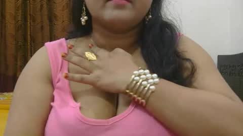 Snapshot of horneydesibabe chatting on 10-19-25, 05:35 horneydesibabe online show from 10-19-25, 05:35