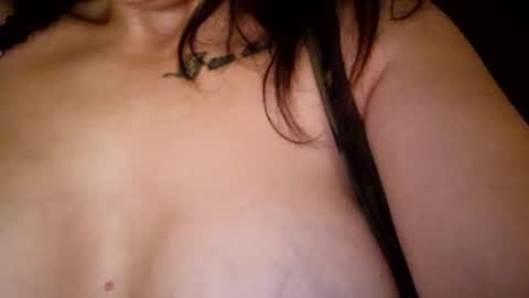 Snapshot of horneymomnextdoor chatting on 09-26-25, 10:14 horneymomnextdoor online show from 09-26-25, 10:14