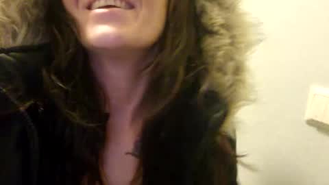 Snapshot of horneymomnextdoor chatting on 10-10-25, 02:54 horneymomnextdoor online show from 10-10-25, 02:54