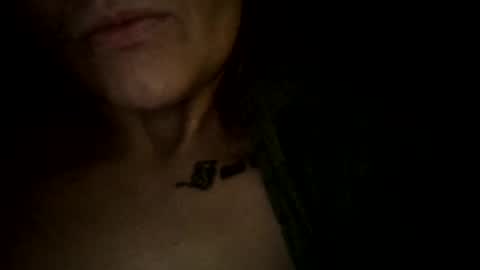 Snapshot of horneymomnextdoor chatting on 10-17-25, 03:42 horneymomnextdoor online show from 10-17-25, 03:42