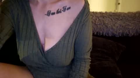 Snapshot of horneymomnextdoor chatting on 10-29-25, 01:30 horneymomnextdoor online show from 10-29-25, 01:30