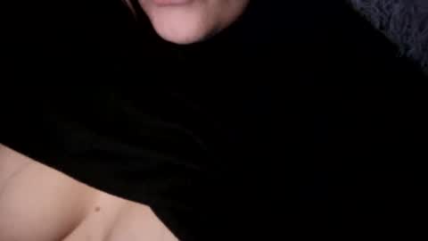 Snapshot of horneymomnextdoor chatting on 11-08-25, 03:29 horneymomnextdoor online show from 11-08-25, 03:29