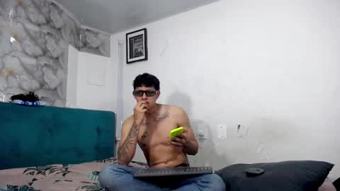 Snapshot of horny_guyscg1 chatting on 01-15-26, 05:01 MILET Y FOX online show from 01-15-26, 05:01