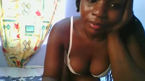 Snapshot of horny_hearts chatting on 02-23-25, 10:28 phanice online show from 02-23-25, 10:28