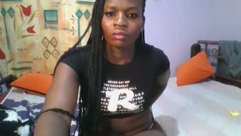 Snapshot of horny_hearts chatting on 02-23-25, 08:11 phanice online show from 02-23-25, 08:11