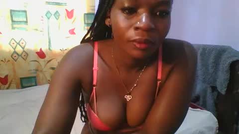 Snapshot of horny_hearts chatting on 02-25-25, 05:19 phanice online show from 02-25-25, 05:19