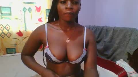 Snapshot of horny_hearts chatting on 02-26-25, 05:42 phanice online show from 02-26-25, 05:42