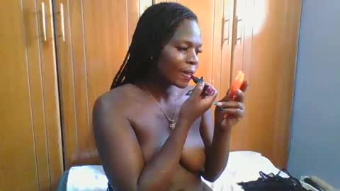 Snapshot of horny_hearts chatting on 03-01-25, 11:28 phanice online show from 03-01-25, 11:28