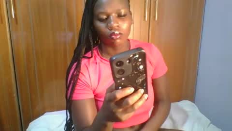 Snapshot of horny_hearts chatting on 03-09-25, 04:16 phanice online show from 03-09-25, 04:16