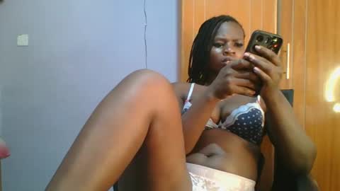 Snapshot of horny_hearts chatting on 03-09-25, 07:23 phanice online show from 03-09-25, 07:23