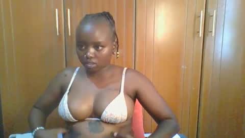 Snapshot of horny_hearts chatting on 03-12-25, 07:46 phanice online show from 03-12-25, 07:46