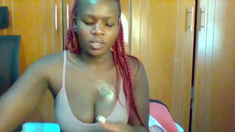 Snapshot of horny_hearts chatting on 09-19-25, 08:05 phanice online show from 09-19-25, 08:05