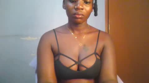 Snapshot of horny_hearts chatting on 10-18-25, 07:09 phanice online show from 10-18-25, 07:09