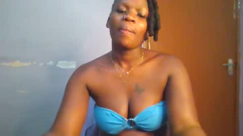 Snapshot of horny_hearts chatting on 10-19-25, 07:20 phanice online show from 10-19-25, 07:20