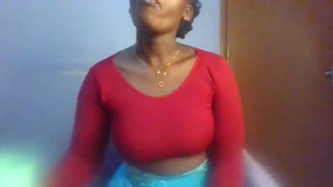 Snapshot of horny_hearts chatting on 10-21-25, 05:30 phanice online show from 10-21-25, 05:30