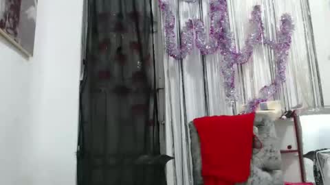 Snapshot of horny_mommy17 chatting on 12-16-24, 11:50 armina online show from 12-16-24, 11:50