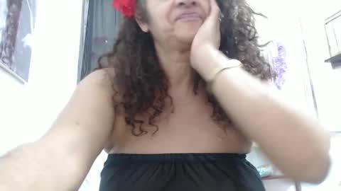 Snapshot of horny_mommy17 chatting on 01-02-25, 02:35 armina online show from 01-02-25, 02:35