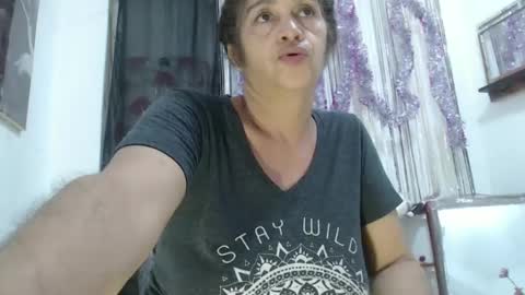Snapshot of horny_mommy17 chatting on 01-09-25, 11:24 armina online show from 01-09-25, 11:24