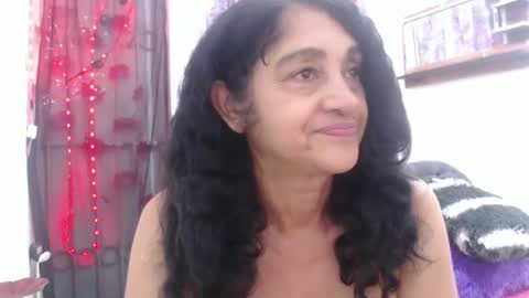 Snapshot of horny_mommy17 chatting on 03-07-25, 06:11 armina online show from 03-07-25, 06:11