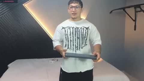 horny_nick18 online show from 03-09-26, 01:37