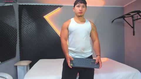 horny_nick18 online show from 04-17-26, 12:30