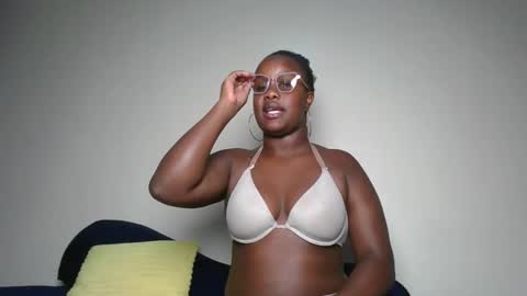 Snapshot of horny_sexxy_babe chatting on 02-06-26, 01:32 Lucy online show from 02-06-26, 01:32