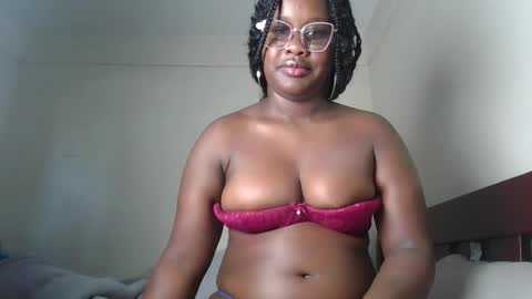 Snapshot of horny_sexxy_babe chatting on 02-12-26, 01:17 Lucy online show from 02-12-26, 01:17