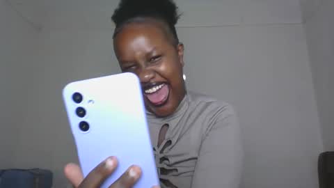 Snapshot of horny_sexxy_babe chatting on 04-01-26, 01:23 Lucy online show from 04-01-26, 01:23