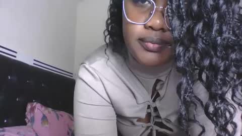 Snapshot of horny_sexxy_babe chatting on 04-11-26, 01:37 Lucy online show from 04-11-26, 01:37